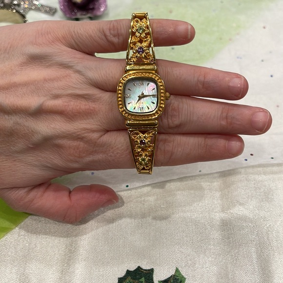 Danbury Mint Gold-Tone Stretch Band Watch | Faux Gemstones Quartz | Needs Batter - Picture 8 of 8